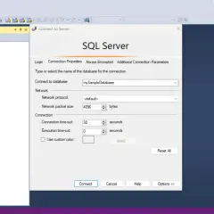 Okno dialogowe "Połącz z serwerem" w SQL Server Management Studio, gdzie ustawiasz parametry połączenia z bazą danych.