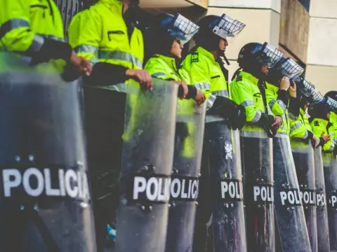 Jaka motywacja do podjęcia służby w policji? Odkryj prawdziwe powody