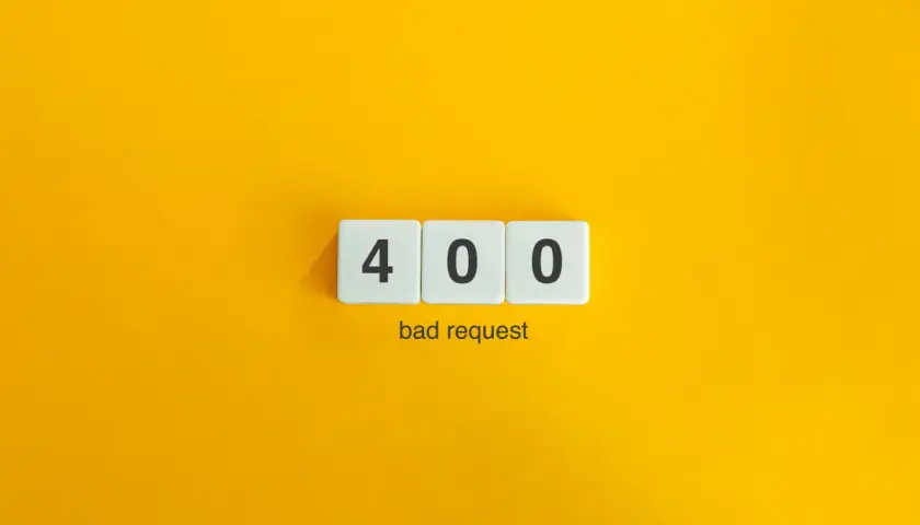 Błąd 400: "bad request" - cyfry na kafelkach układanki na żółtym tle.
