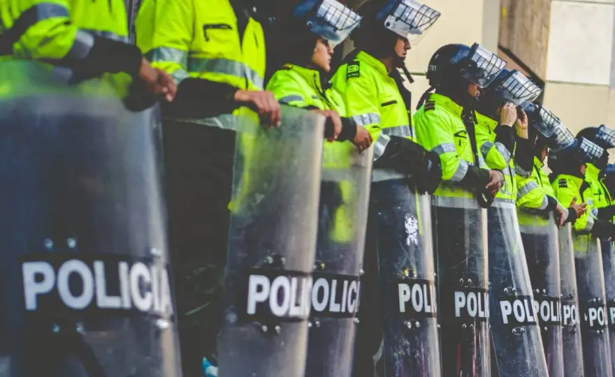 Jaka motywacja do podjęcia służby w policji? Odkryj prawdziwe powody