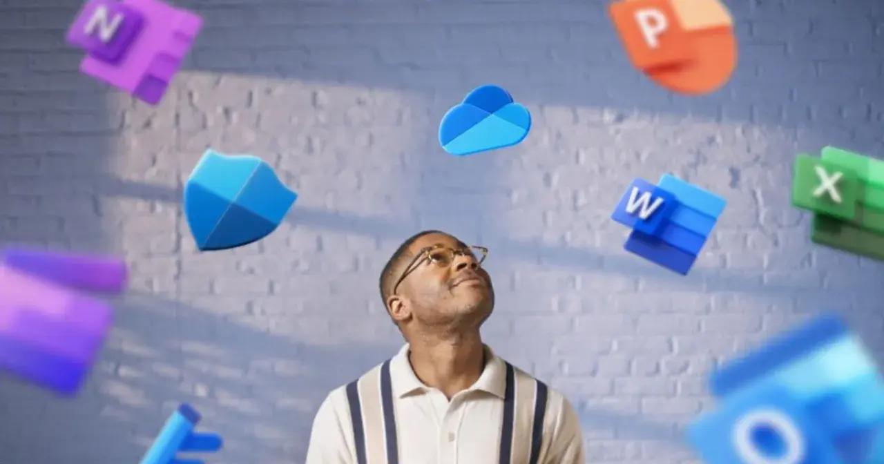 Mężczyzna patrzy w górę na unoszące się ikony aplikacji Microsoft 365 Basic: Word, Excel, PowerPoint, OneDrive i inne.